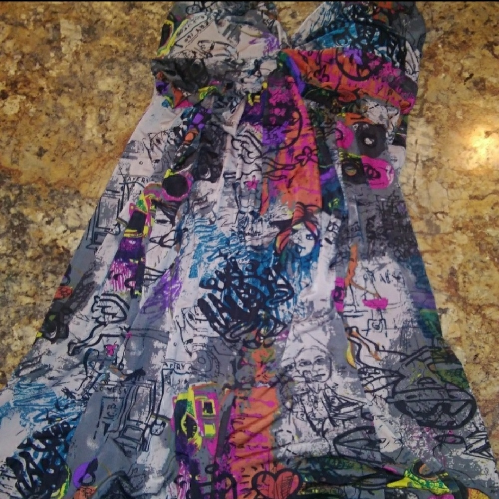 Awesome dress!!! - Picture 2 of 3